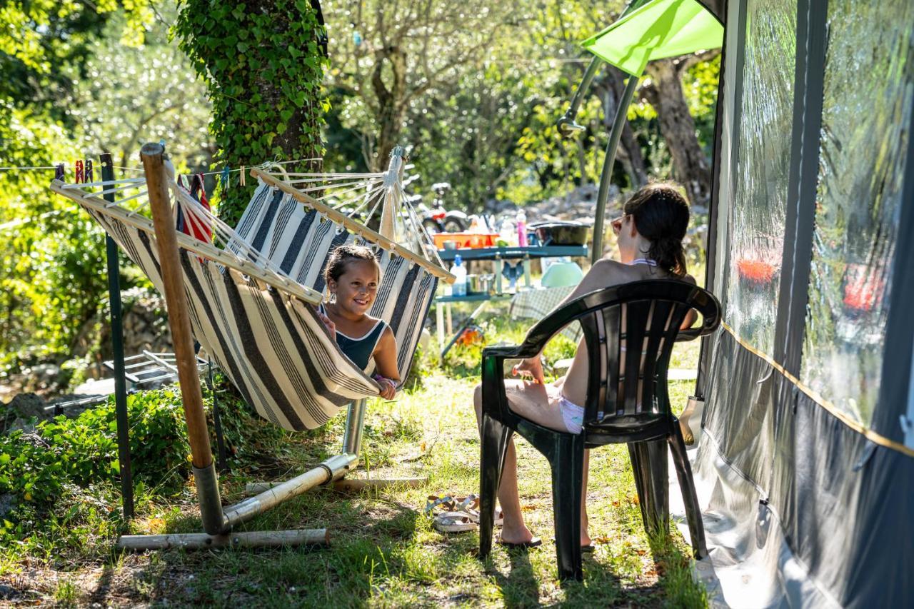 Charmant Camping Familiale 3 Etoiles Vue 360 Plage Piscine A Debordement Empl Xxl Labeaume Luaran gambar