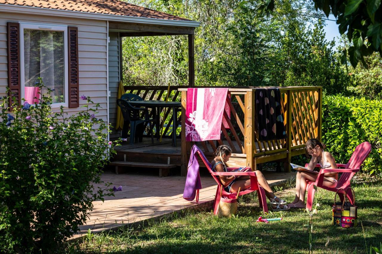 Charmant Camping Familiale 3 Etoiles Vue 360 Plage Piscine A Debordement Empl Xxl Labeaume Luaran gambar