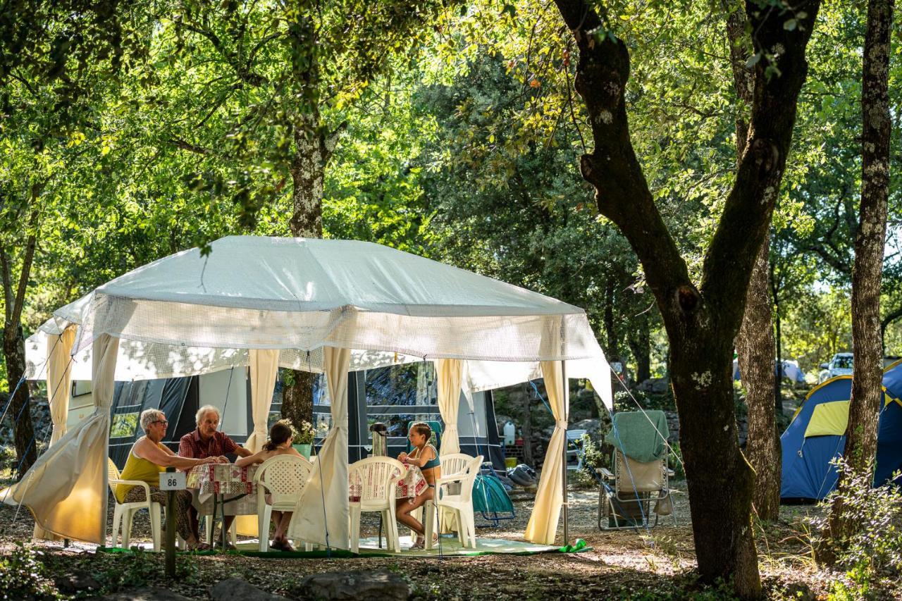 Charmant Camping Familiale 3 Etoiles Vue 360 Plage Piscine A Debordement Empl Xxl Labeaume Luaran gambar