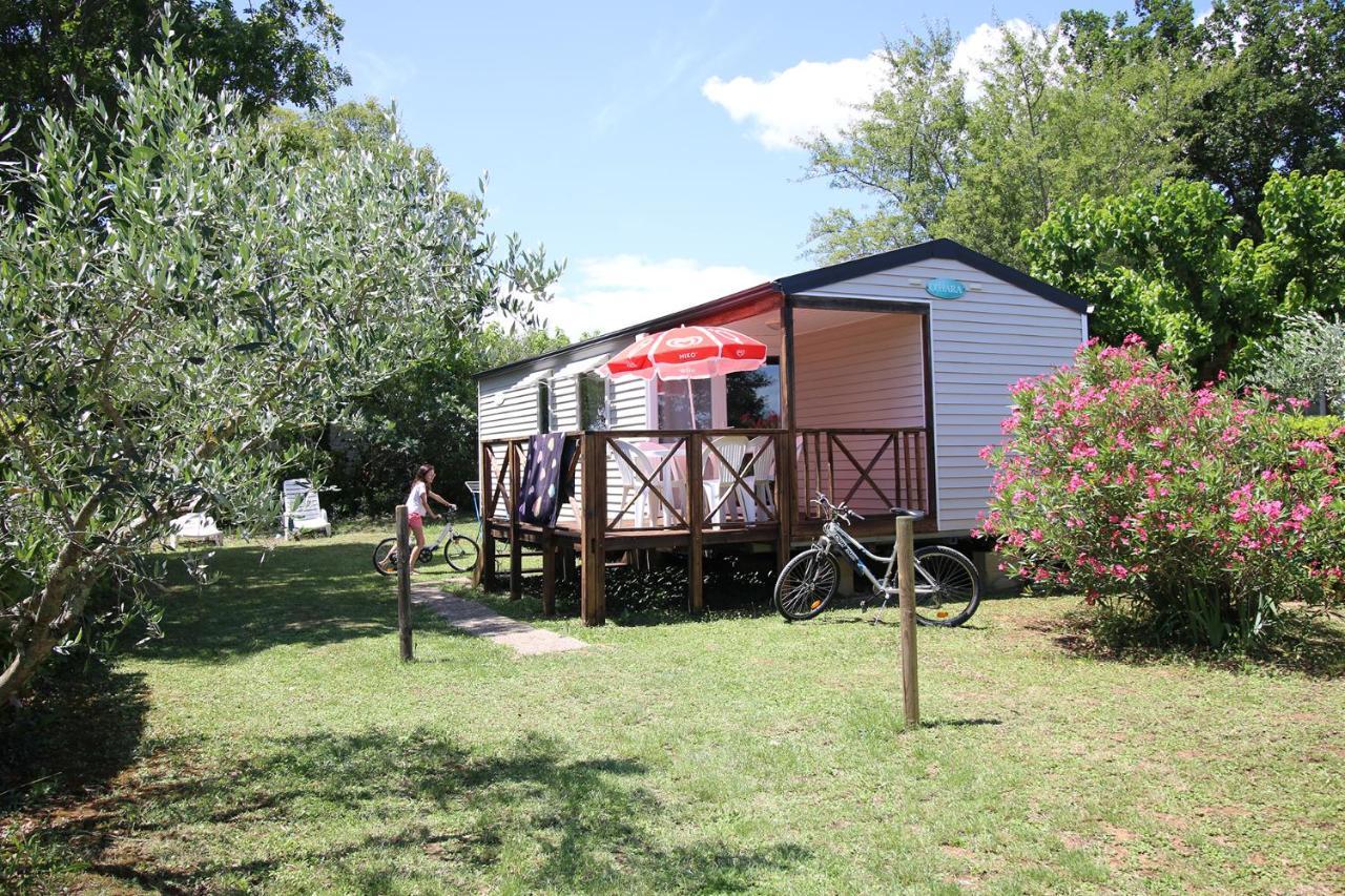 Charmant Camping Familiale 3 Etoiles Vue 360 Plage Piscine A Debordement Empl Xxl Labeaume Luaran gambar